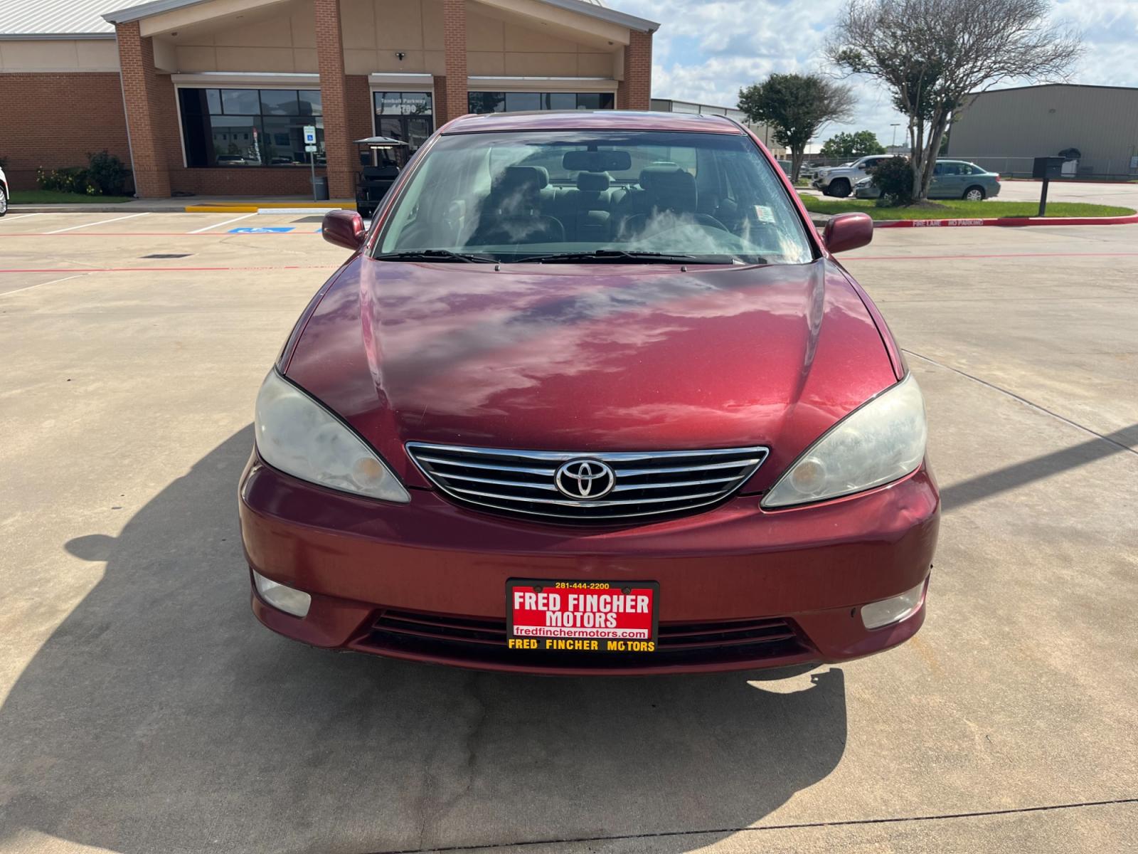 2006 red /TAN Toyota Camry LE V6 (4T1BF30KX6U) with an 3.0L V6 DOHC 24V engine, 5-Speed Automatic Overdrive transmission, located at 14700 Tomball Parkway 249, Houston, TX, 77086, (281) 444-2200, 29.928619, -95.504074 - Photo #1